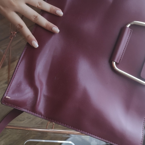 ✖️SOLD✖️ Zara Burgundy Tote Bag with Metallic Handles - Picture 4 of 6